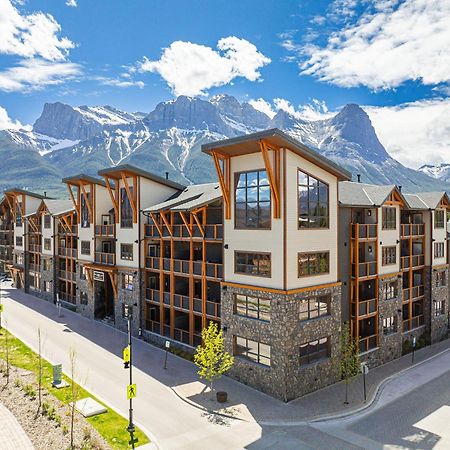Spring Creek Luxury King One Bedroom At White Spruce Lodge Канмор Экстерьер фото