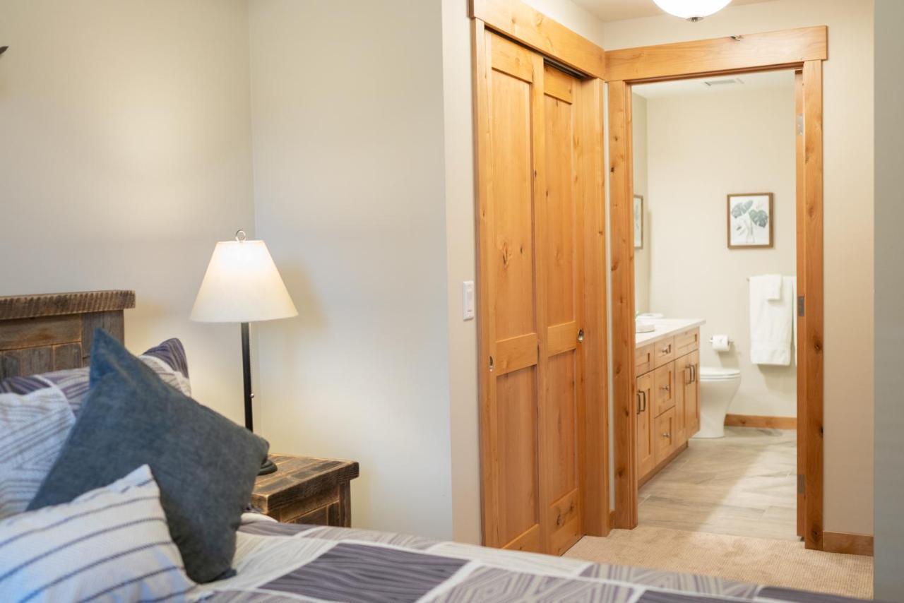 Spring Creek Luxury King One Bedroom At White Spruce Lodge Канмор Экстерьер фото