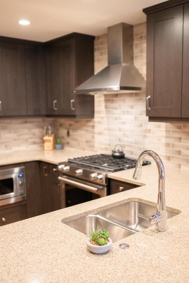 Spring Creek Luxury King One Bedroom At White Spruce Lodge Канмор Экстерьер фото