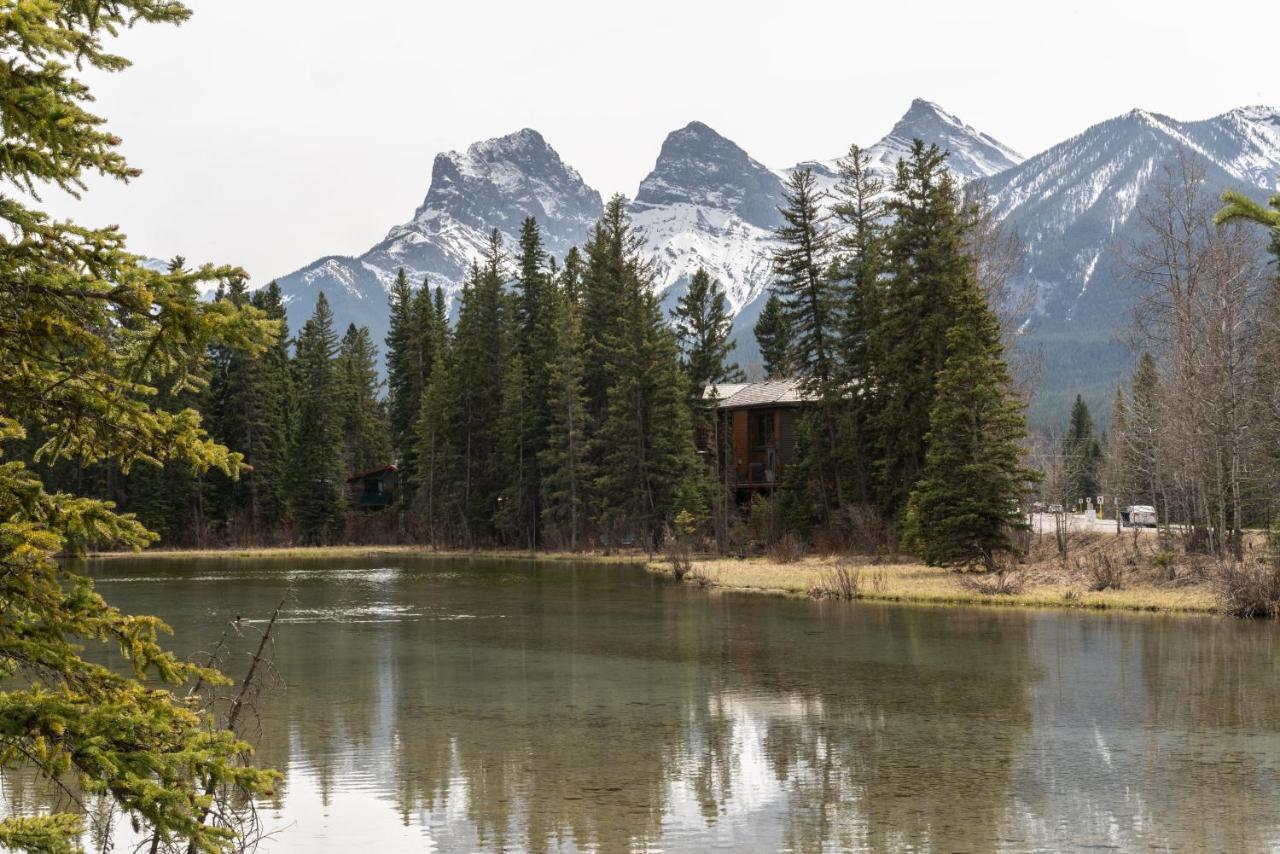 Spring Creek Luxury King One Bedroom At White Spruce Lodge Канмор Экстерьер фото