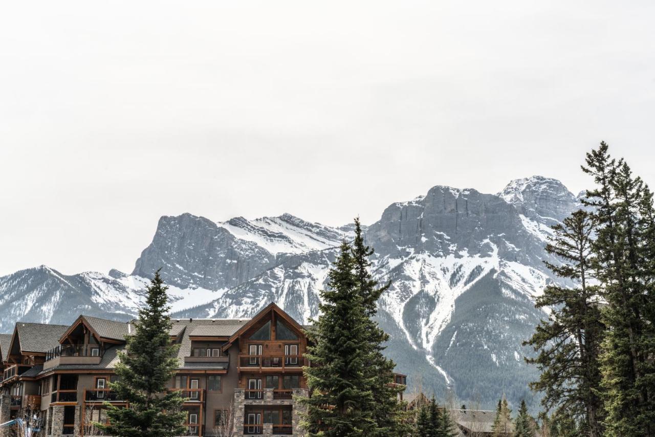 Spring Creek Luxury King One Bedroom At White Spruce Lodge Канмор Экстерьер фото