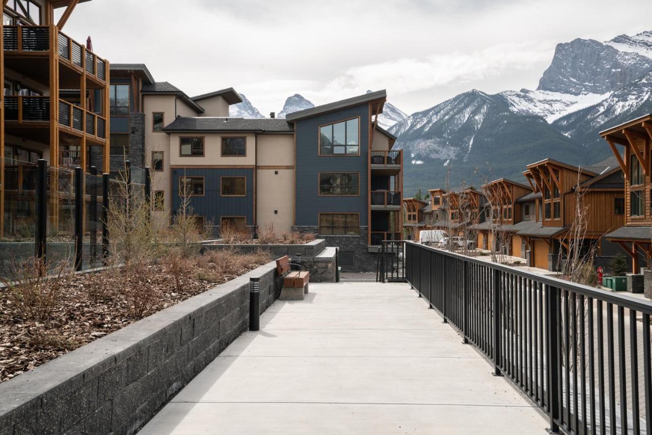 Spring Creek Luxury King One Bedroom At White Spruce Lodge Канмор Экстерьер фото